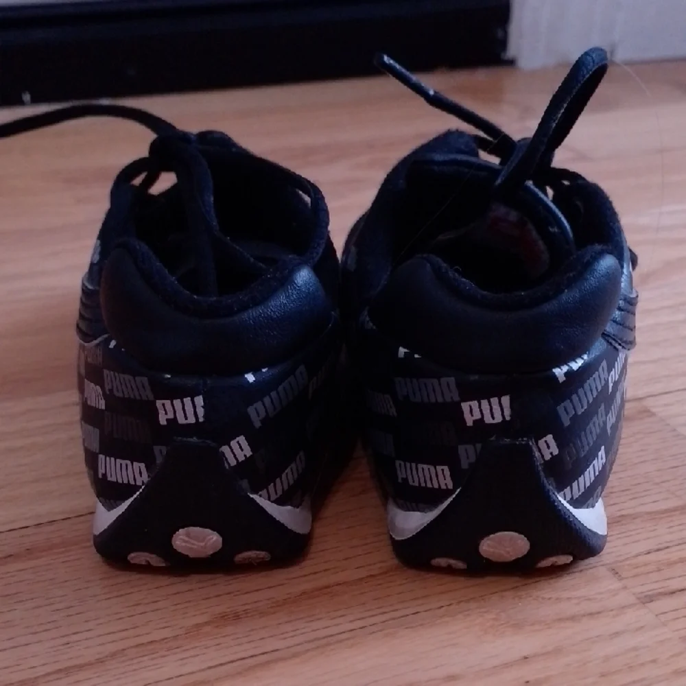 Puma Kids Black Sneakers with White Accents - Picture 4 of 10